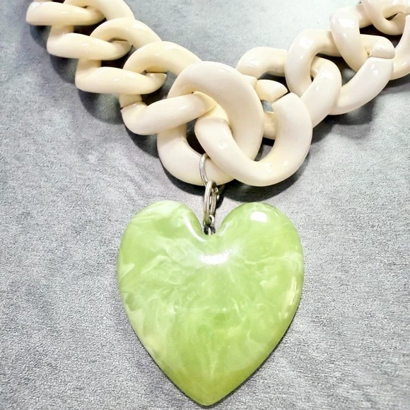 Cream Acrylic Over sized Chain Necklace With Large Lime Green Heart Pendant - Picture 2 of 4